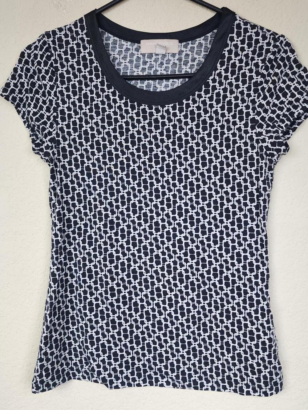 Banana Republic Black and White Patterned Short Sleeve Top,